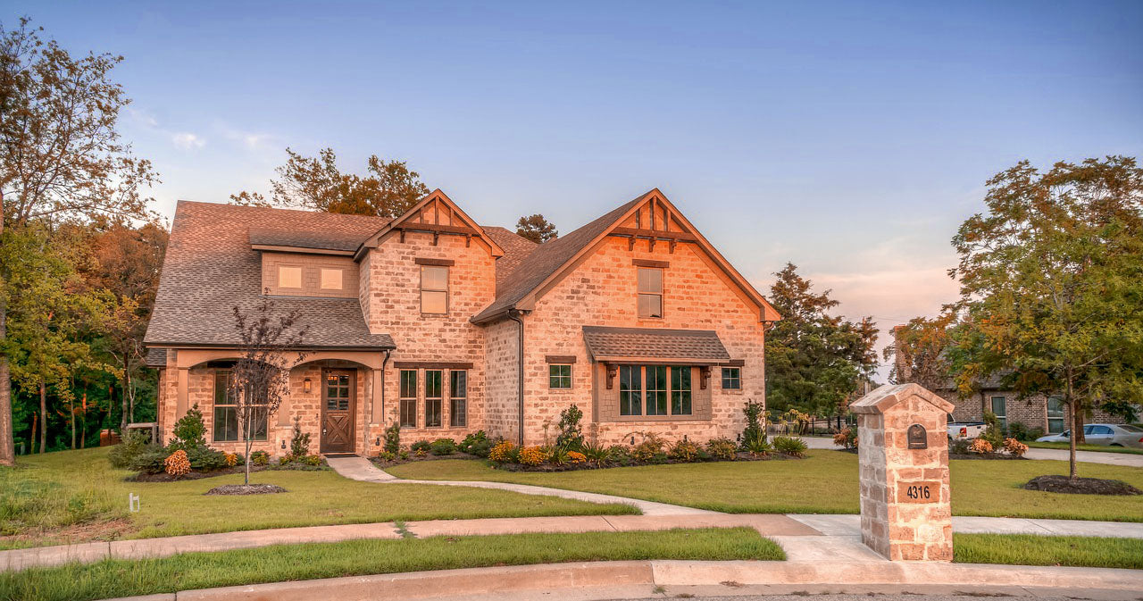 Pretty Little Porches: 6 Ways to Decorate Your Porch This Fall