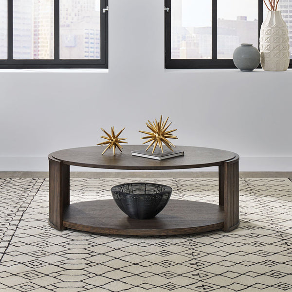 Mesa de cóctel ovalada con vista a la ciudad