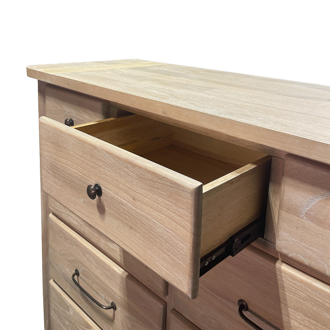 Aria Chest