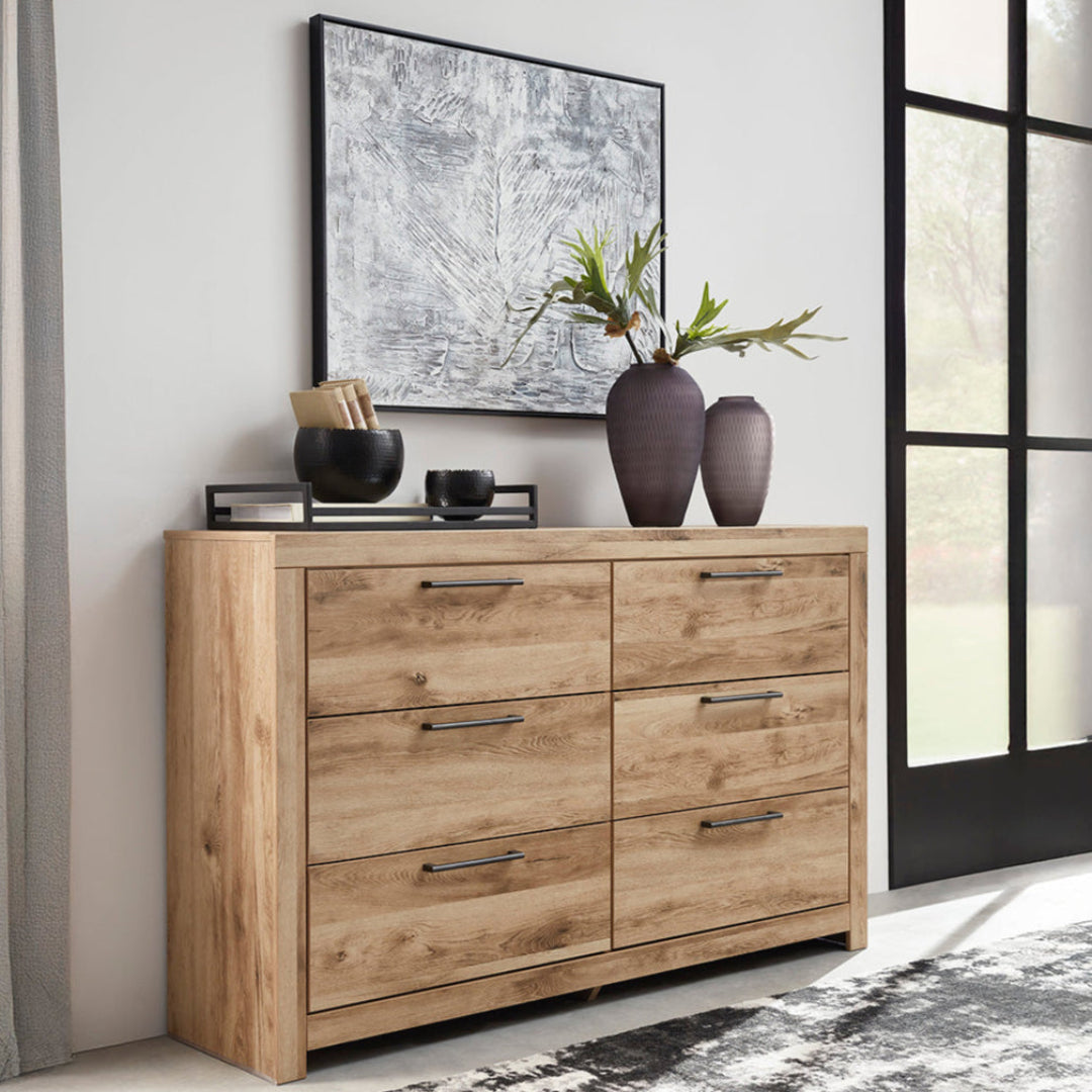 Hyanna Dresser