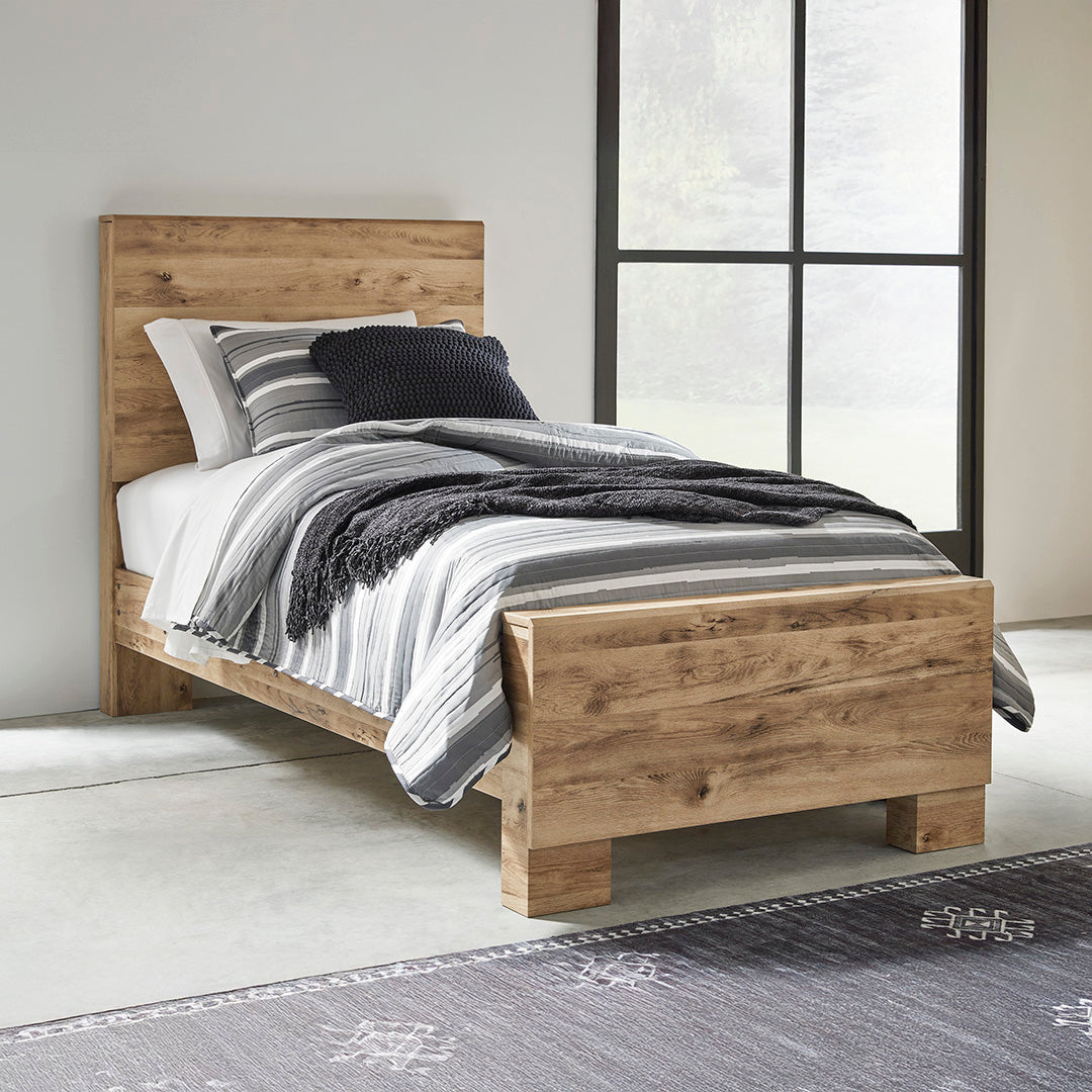 Hyanna Panel Bed