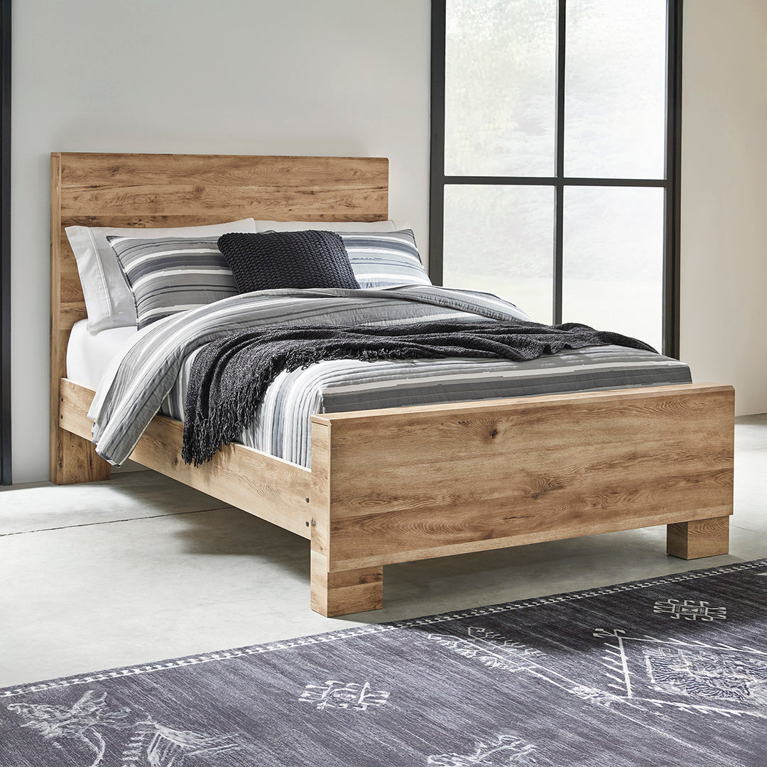 Hyanna Panel Bed
