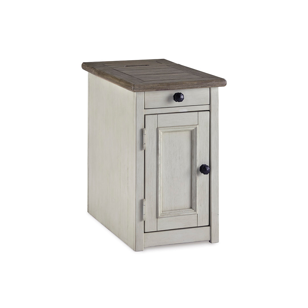 Mesa auxiliar Bolanburg Chairside con puertos USB y enchufes 