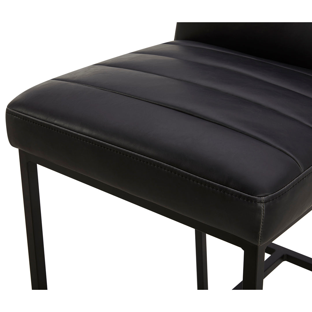 Taburete negro de cera 